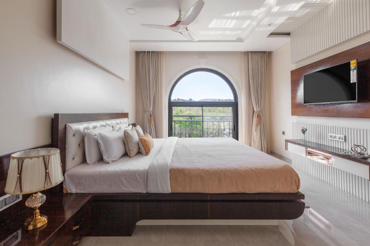 Bellevue Palace By Stayvista - Lavish Abode With A Pool, Landscaped Lawn, Gazebo & Adventure Activities Nashik Exterior foto